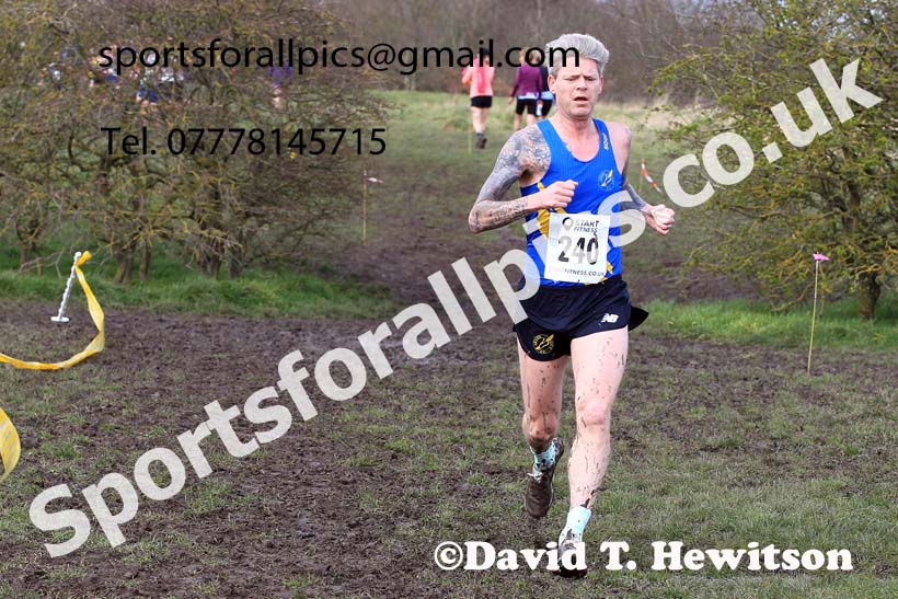 Men 35 to 60 in the 2023 BMAF Cross Country Champs., Wallsend. Photo: David T. Hewitson/Sports for All Pics